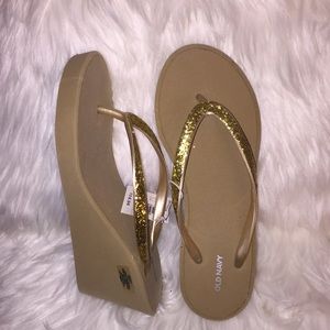 🌟NWT Old Navy wedge flip flops🌟